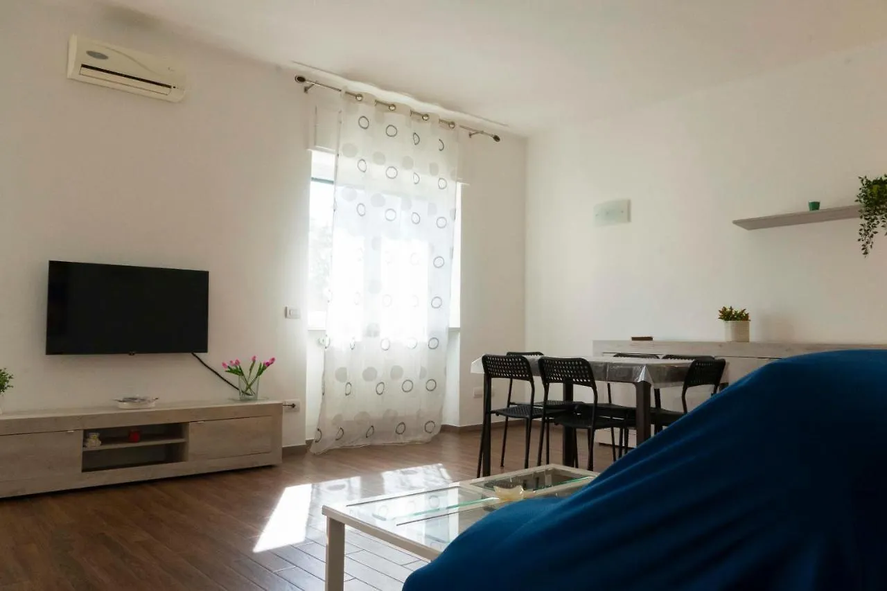 70125 Holiday Home Bari 0*,  Italia